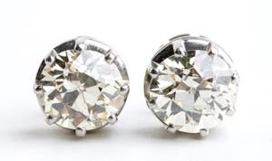  
N. 02 diamanti di forma rotonda, ... 
